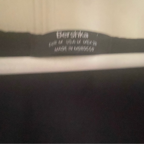 BERSHKA OG CREPE BLACK MIDI W/Rosette Motif-Fluted Front slit-size M/NWOT - Picture 7 of 10